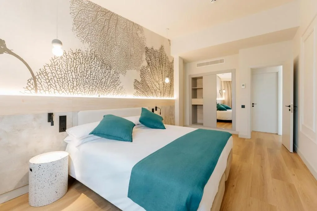 Suite mit privatem Pool — 001 HIGOS BEACH BOUTIQUE Singular Hotel Residence