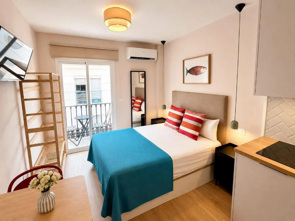 Habitación Doble con balcón — 10ToSea Premium Hostal