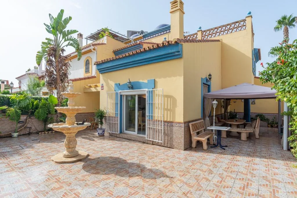 ヴィラ — 13 Guest Villa 3 min Walk to Beach BBQ Cinema Perfect for Groups