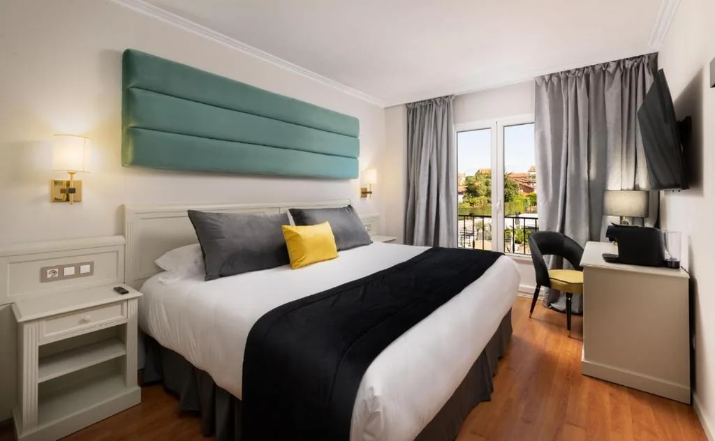 Doppelzimmer mit Poolblick — 1907 VILLA GIJON