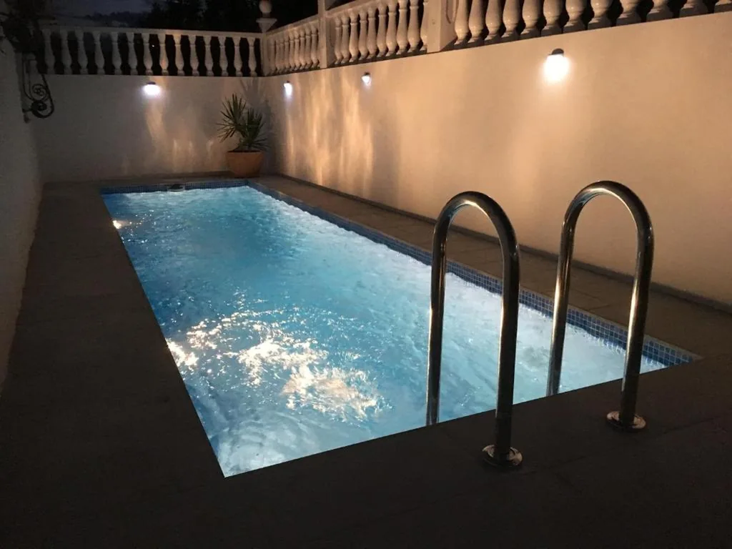 Villa — 2 Bed-Sleeps 5-Private Pool-Pets-AirCon