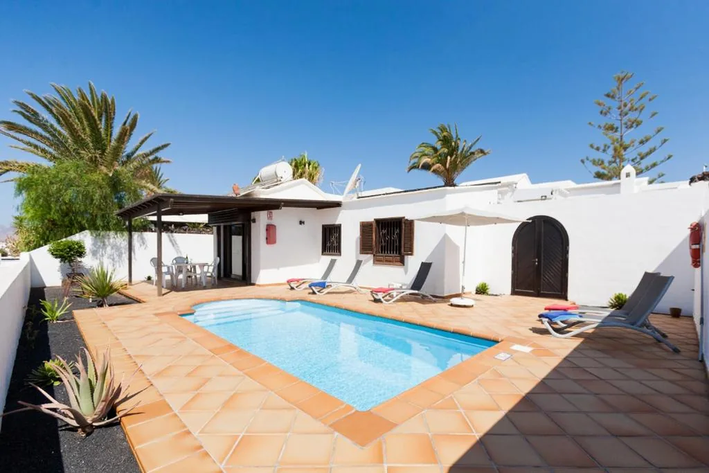 Villa con piscina privada — 2 bedroom villa 'The Bungalow' with private heated pool.