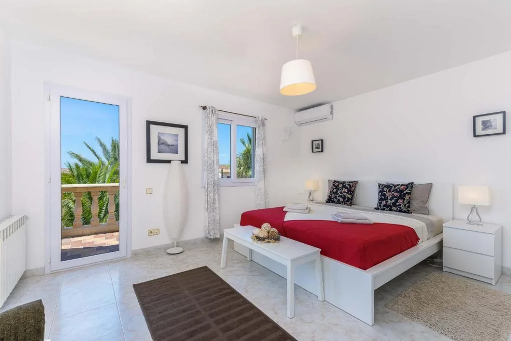 2263 Sunny holiday home with views over the bay of Palma