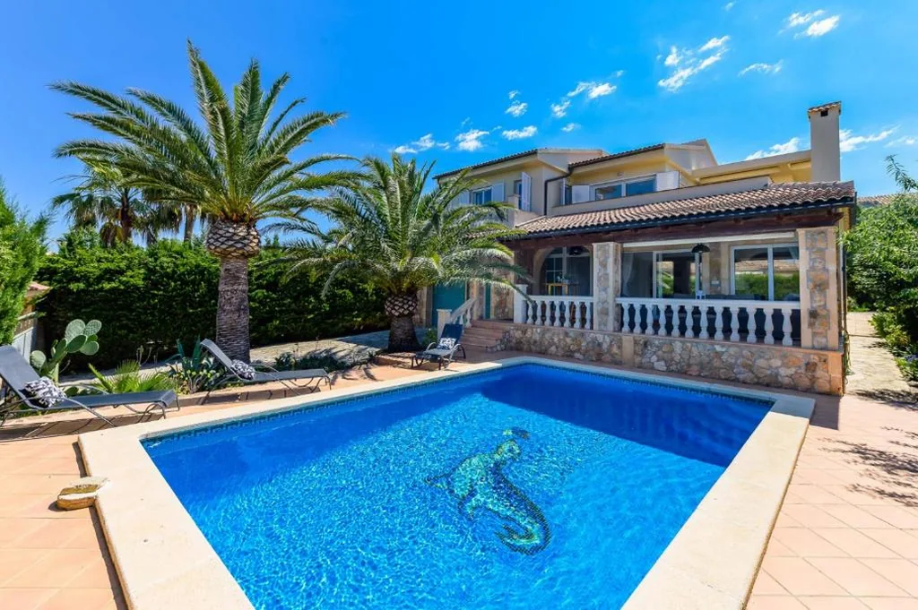 Villa met uitzicht op zee — 2263 Sunny holiday home with views over the bay of Palma