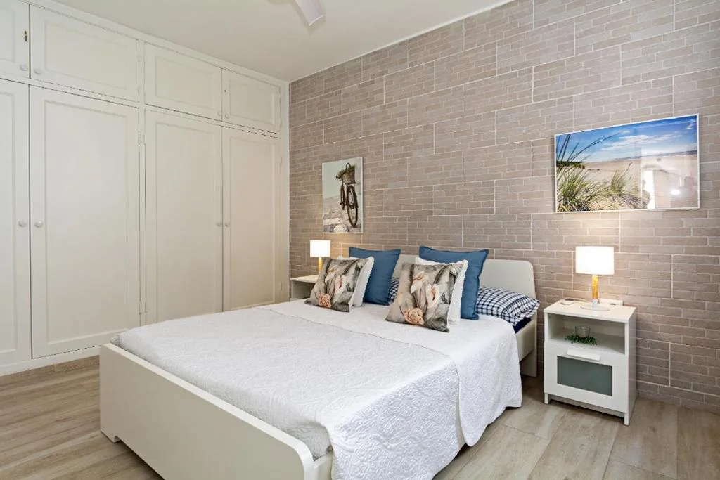 2BR Terrace Home - 10 min walk to the Beach