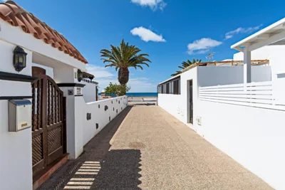 2BR Terrace Home - 10 min walk to the Beach — foto 6