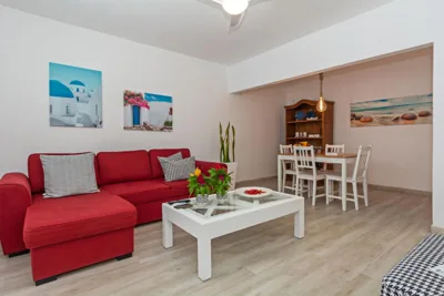 2BR Terrace Home - 10 min walk to the Beach — foto 8