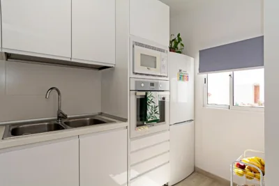 2BR Terrace Home - 10 min walk to the Beach — foto 9