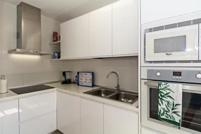 2BR Terrace Home - 10 min walk to the Beach — foto 12