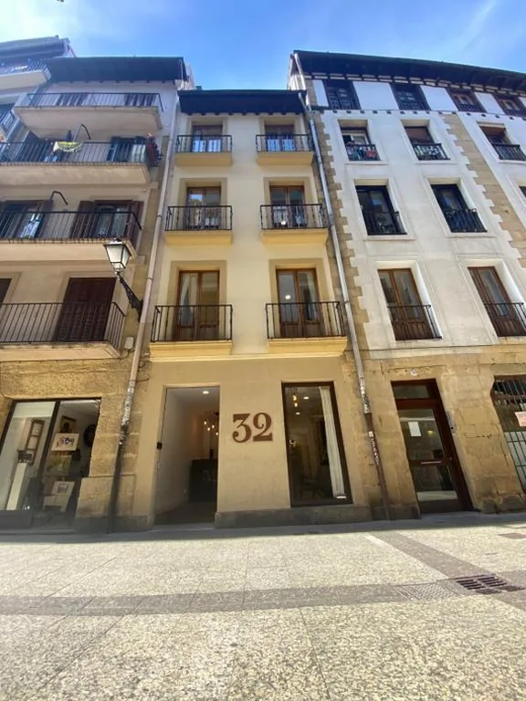 Habitación Doble con baño privado — 32 De Agosto ROOMS