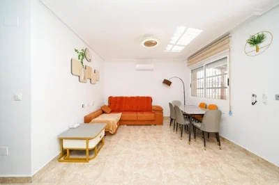 4-Bed Villa Sleeps 8 Pets Ok & 10 min to Beach — foto 3