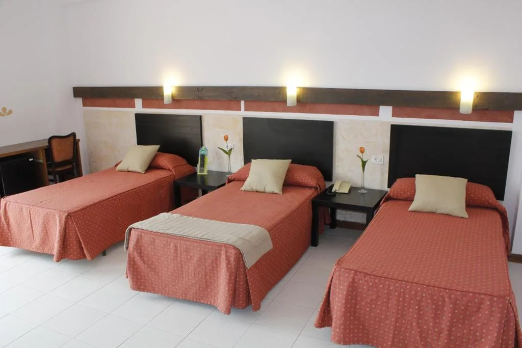 Quarto Quádruplo Standard — 4Dreams Hotel Chimisay