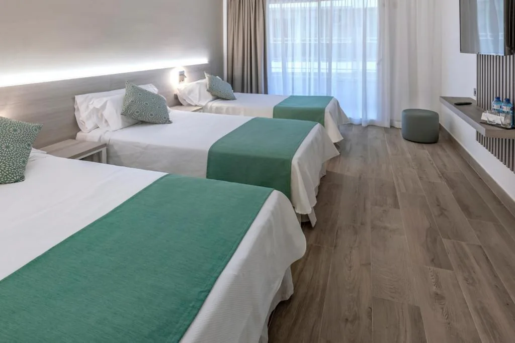 Habitación Triple Estándar (2 adultos + 1 niño) — 4R Casablanca Playa