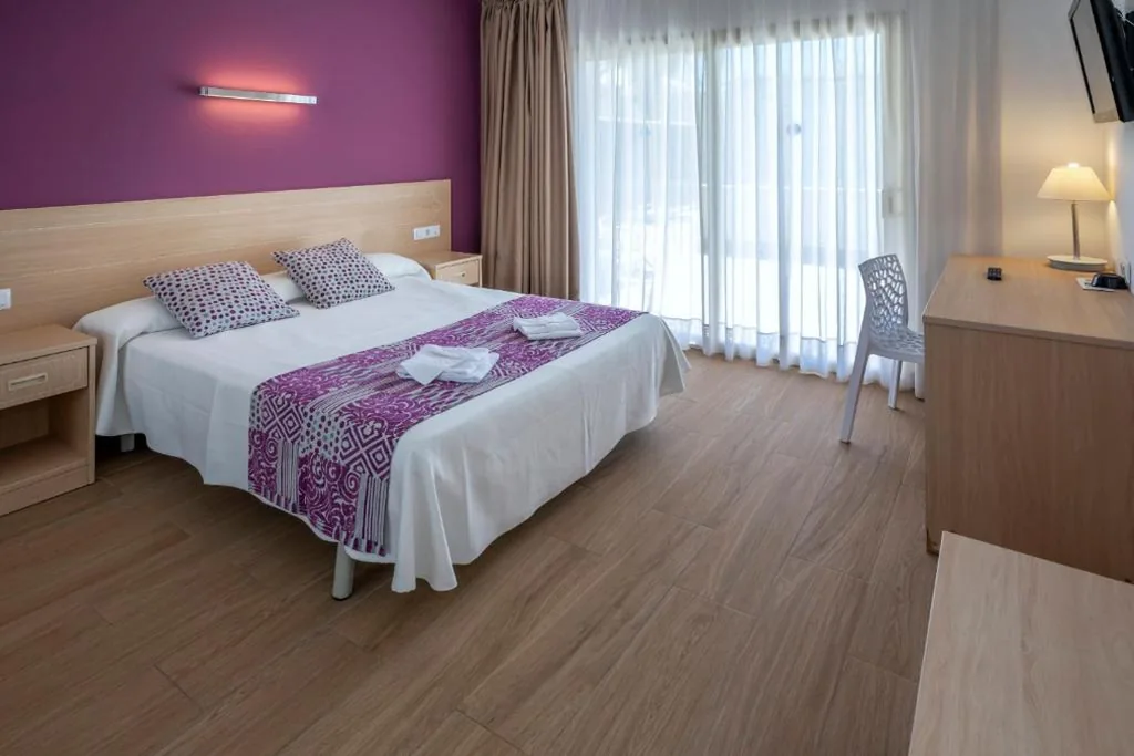 Quarto Duplo Standard (2 adultos) — 4R Meridià Mar