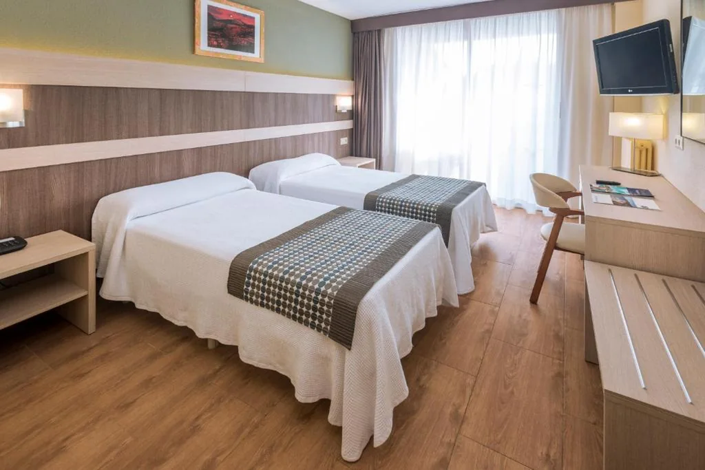 Habitación Doble Estándar (2 adultos) — 4R Playa Park