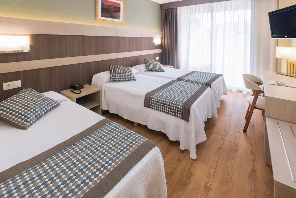Habitación Triple (3 adultos) — 4R Playa Park