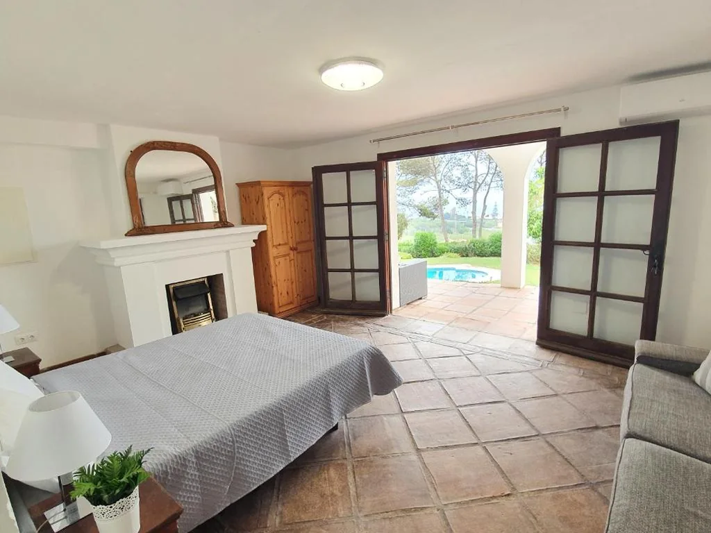 5 Bedroom Villa with HEATED Pool with breath-taking Sea Views, Walking distances to Shops Restaurants Beach
