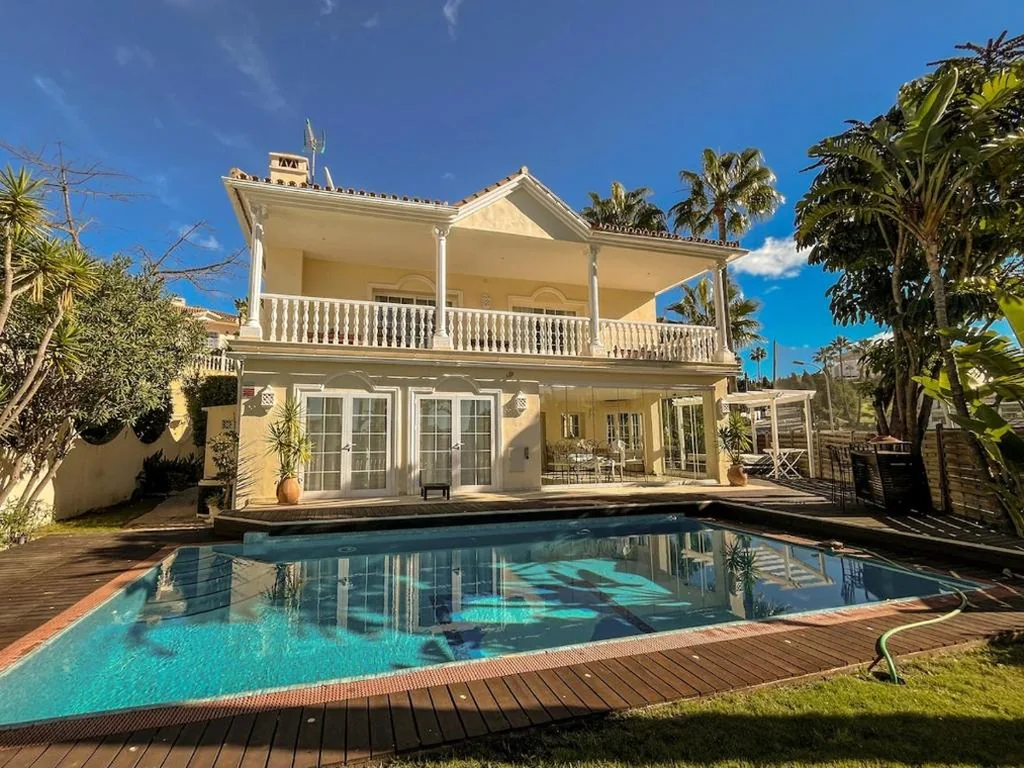ヴィラ — 6 bedroom villa near Calahonda