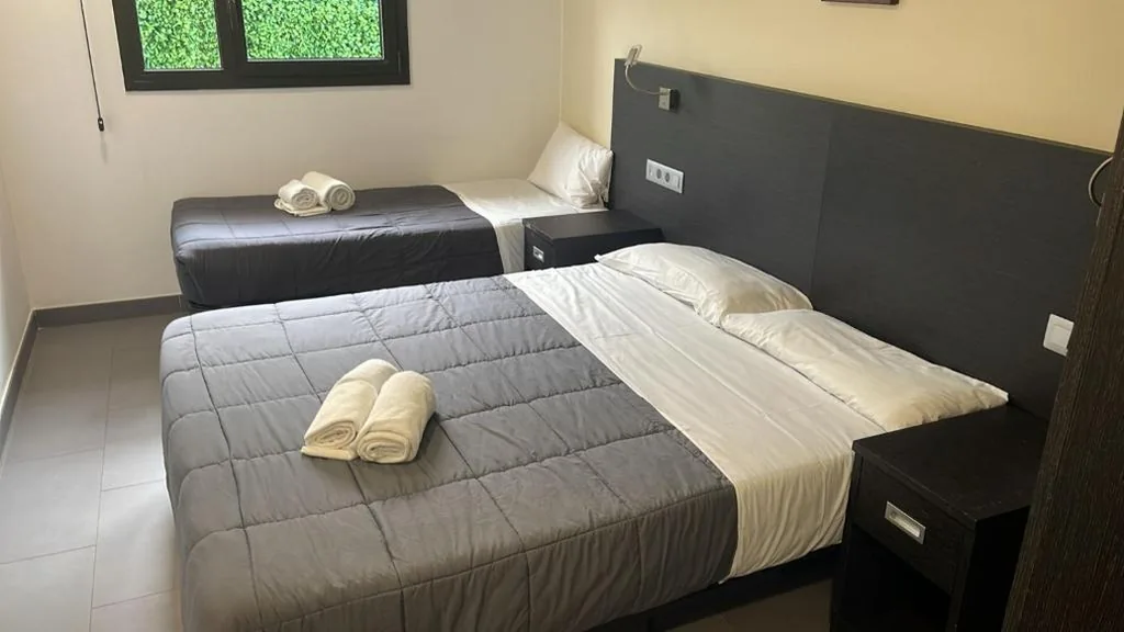 Chambre Triple — 6 Bis HOTEL