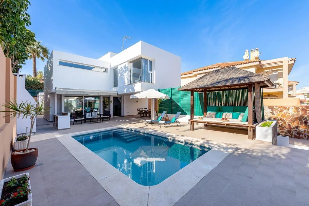 Villa Superior — 797 HOLIDAY RENTALS - Hermosa villa en playamar