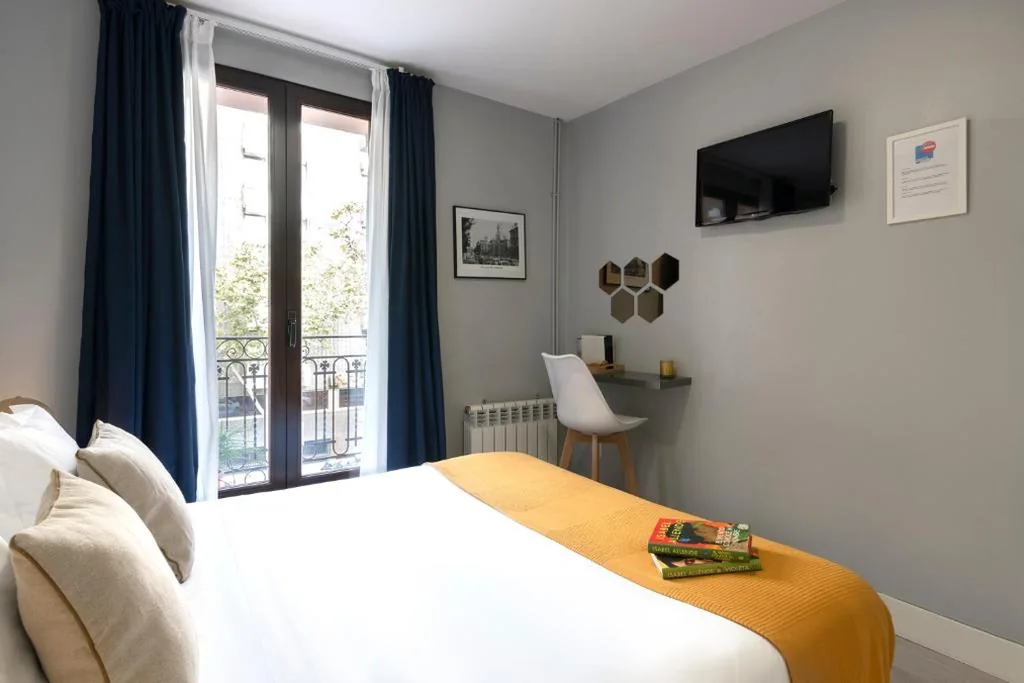 Superior-Doppelzimmer – 1 oder 2 Betten — 8Rooms Madrid, smart self check-in rooms