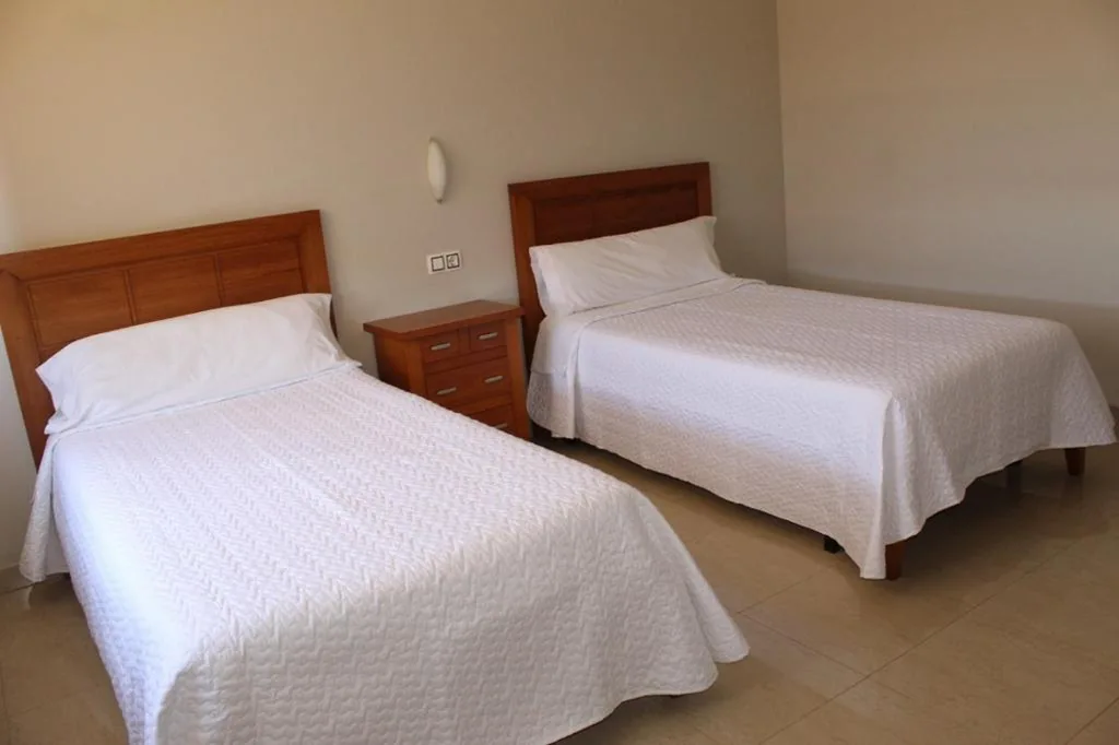 Doppelzimmer mit 2 Einzelbetten — 9 Olas