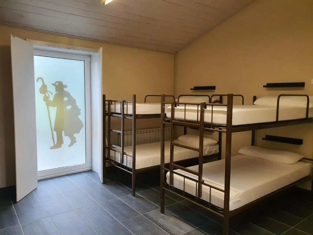 Eenpersoonsbed in gemengde gedeelde kamer — A casa de Carmen