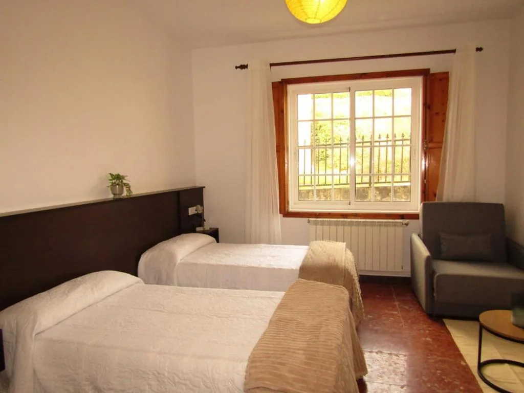 Twin Room with Extra Bed — A Casa de Chelo