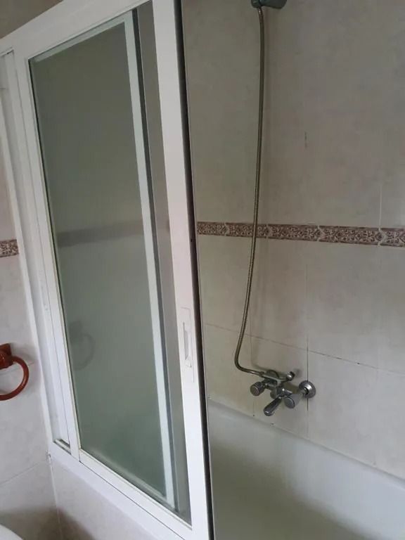 Quarto Triplo Básico com Casa de Banho Partilhada — A Concha