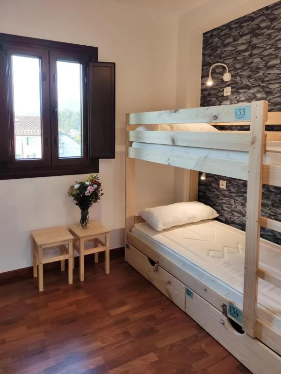 Litera en habitación compartida mixta — A Dársena do Francés