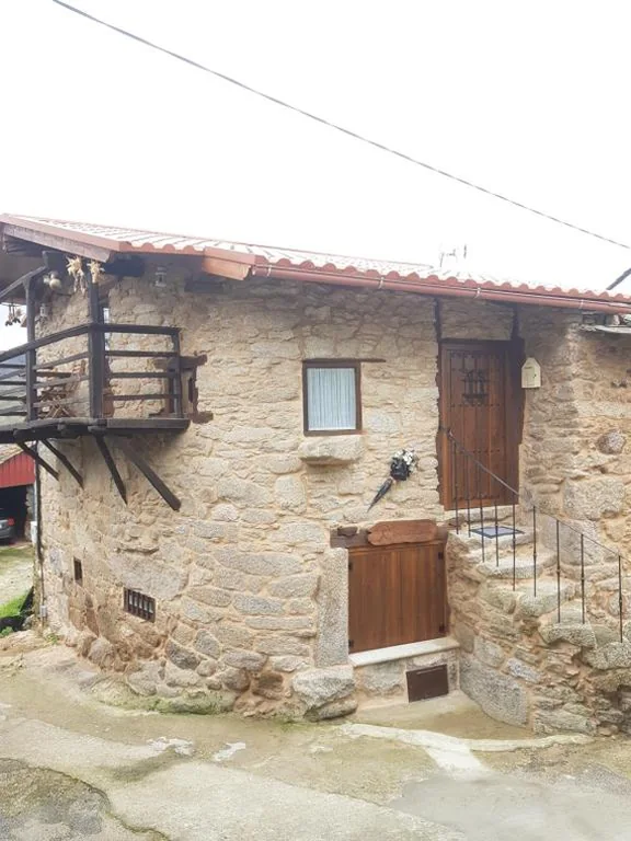 Two-Bedroom House — A Paragűeria