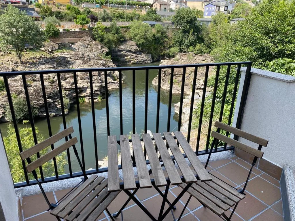 Apartamento de 1 dormitorio con vistas al río — A PONTEVELLA Alojamiento Boutique, Sobradelo