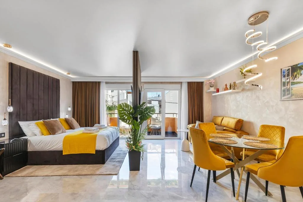 Monolocale con letto matrimoniale grande e divano letto — A&R Luxury Apartments