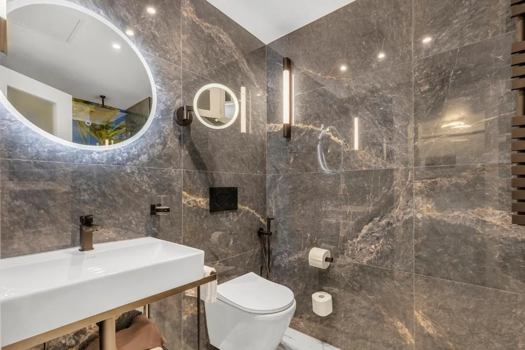 Monolocale Deluxe con letto matrimoniale grande — A&R Luxury Apartments