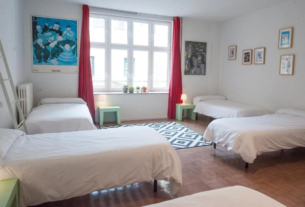 Habitación Compartida Mixta de 8 camas — A Room In The City Hostel