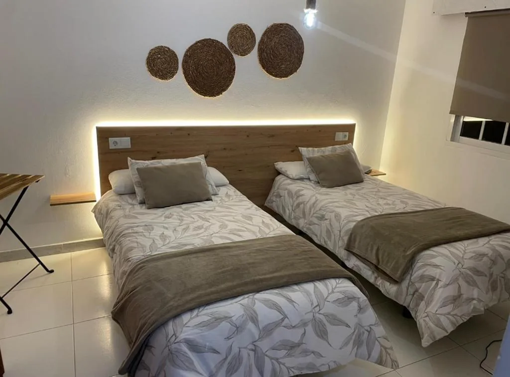 Tweepersoonskamer met eigen badkamer - 2 bedden — A Taberna de Gundián