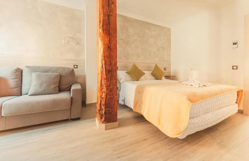 Superior-Doppelzimmer mit Balkon — A28 Centro