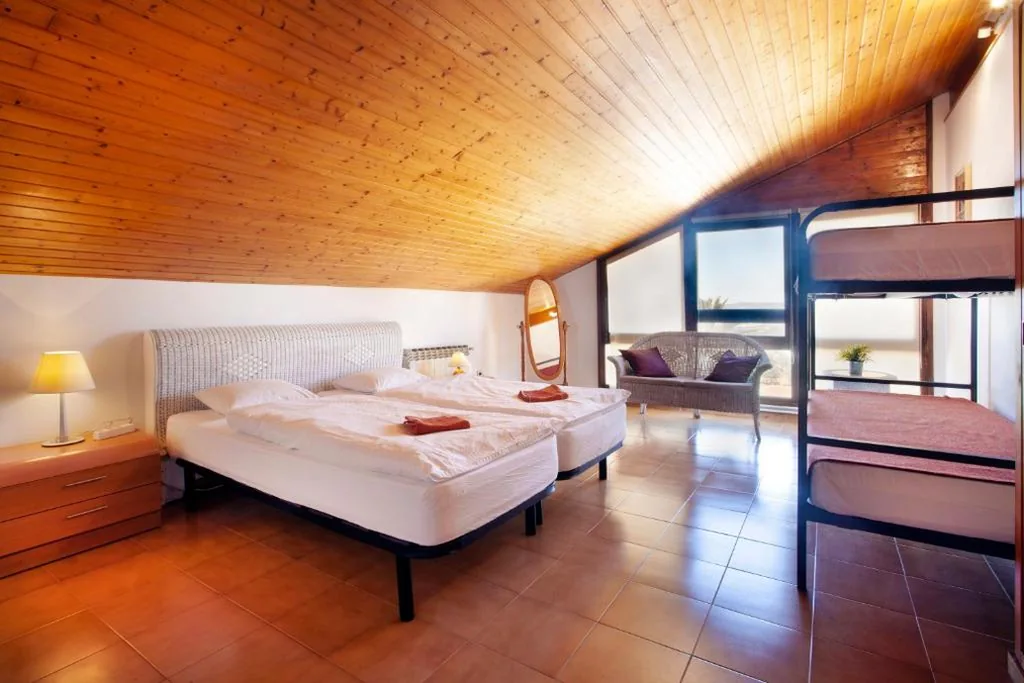 Habitación Cuádruple Económica — Aaccent Montblanc - Prenafeta