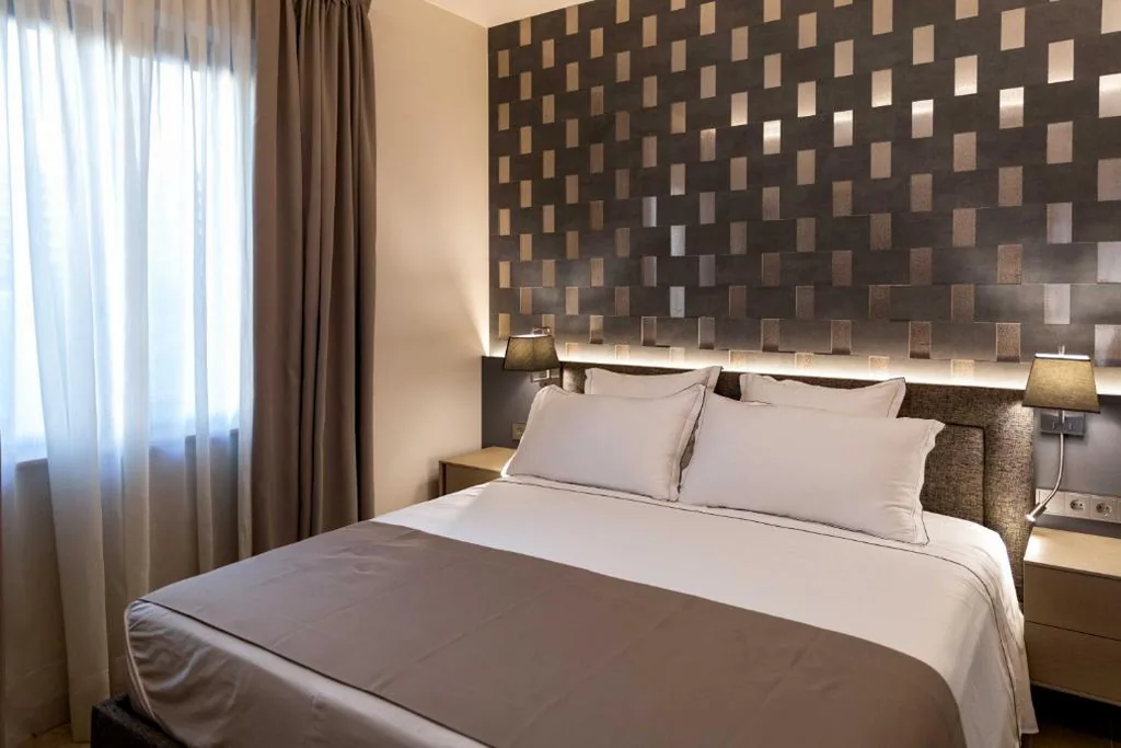Camera matrimoniale Deluxe con vista laterale sul mare — AB BOUTIQUE HOTEL - Adults only