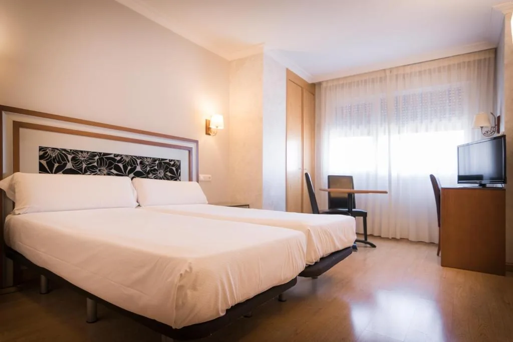 Doppelzimmer mit 2 Betten — Abadía Burgos Camino Santiago