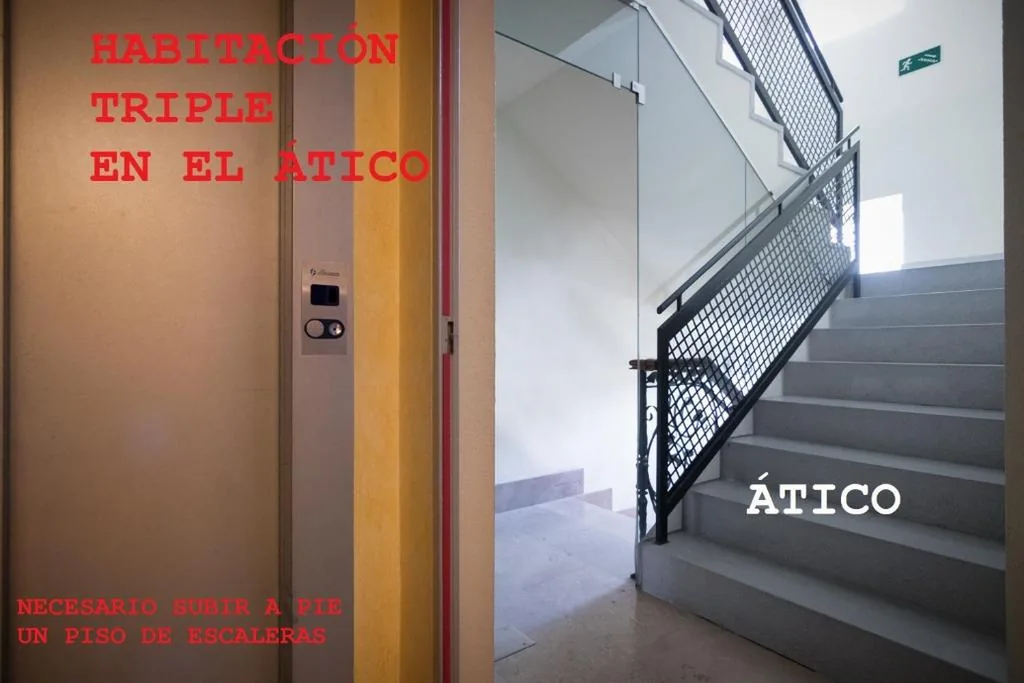 Dreibettzimmer - Dachgeschoss — Abadía Burgos Camino Santiago