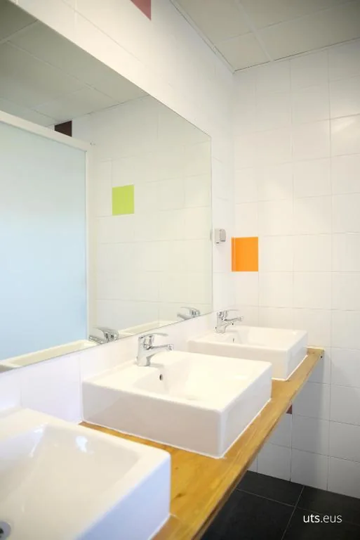 Familiekamer met gedeelde badkamer — ABARAXKA HOSTEL Disfruta la Vía Verde del Urola hasta la Playa - Naturaleza Montañas y Riqueza Cultural