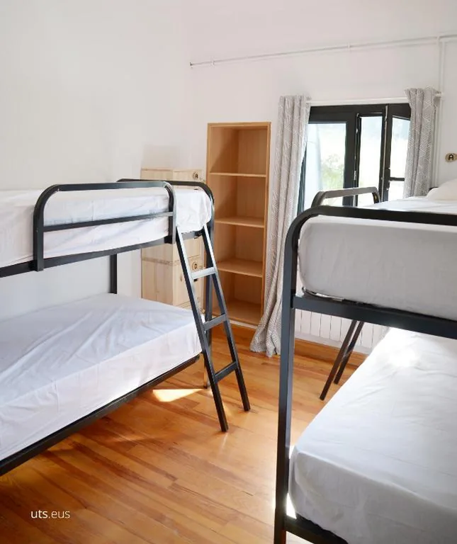 Familiekamer — ABARAXKA HOSTEL Disfruta la Vía Verde del Urola hasta la Playa - Naturaleza Montañas y Riqueza Cultural