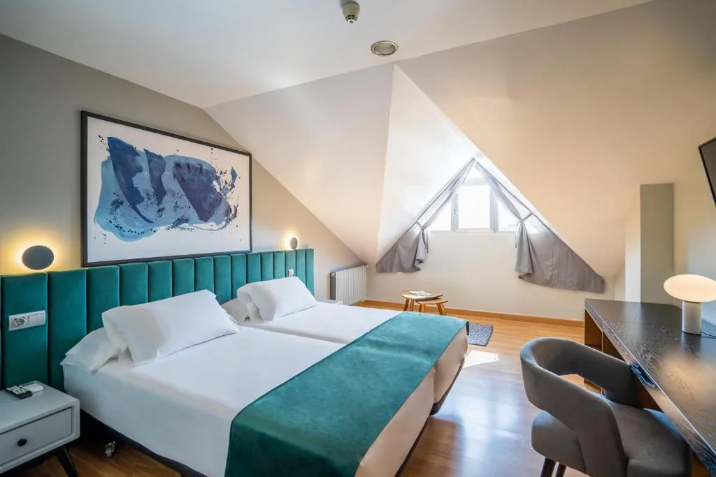 Standard-Doppelzimmer – 1 oder 2 Betten — Abba Comillas Hotel