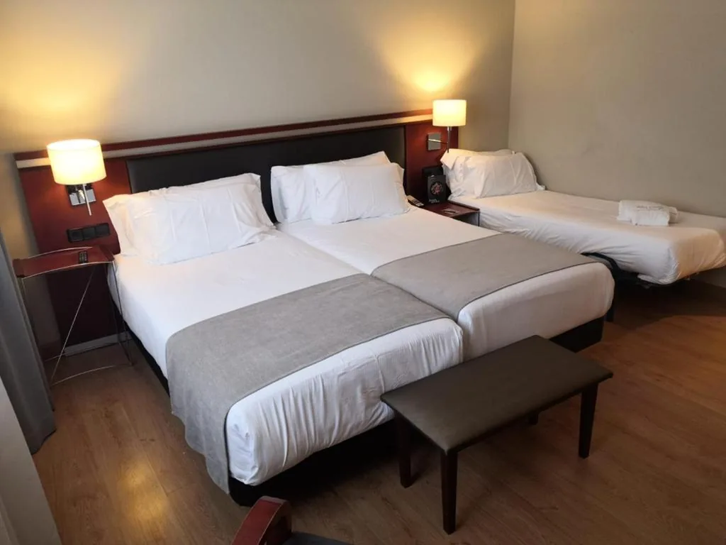 トリプルルーム — Abba Euskalduna Hotel