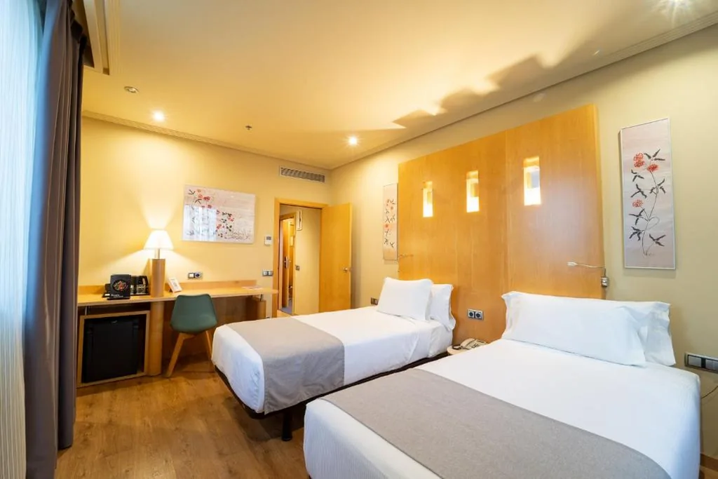 Familienzimmer (2 Erwachsene und 2 Kinder) — Abba Madrid