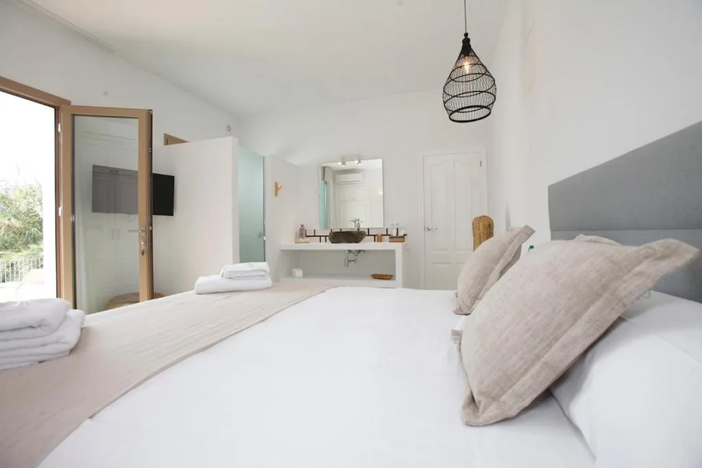 Chambre Double Supérieure — Abeniss Boutique B&B
