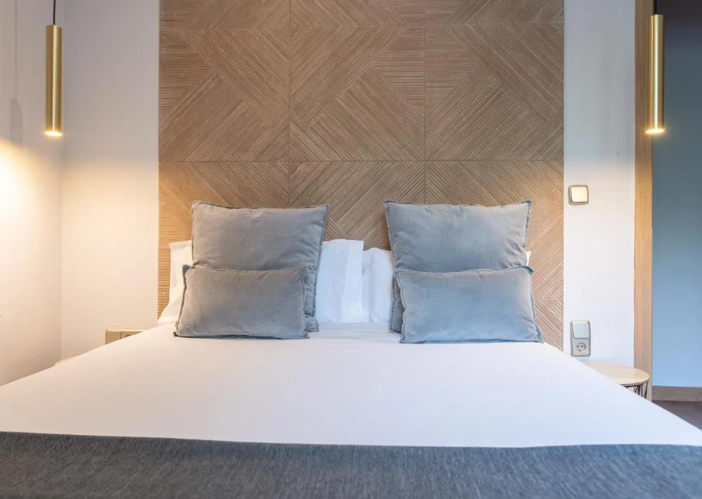 Double Room with Shared Bathroom and Balcony — AbraCadabra Suites