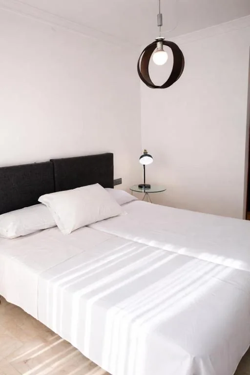 三人间 — Abril Nerja