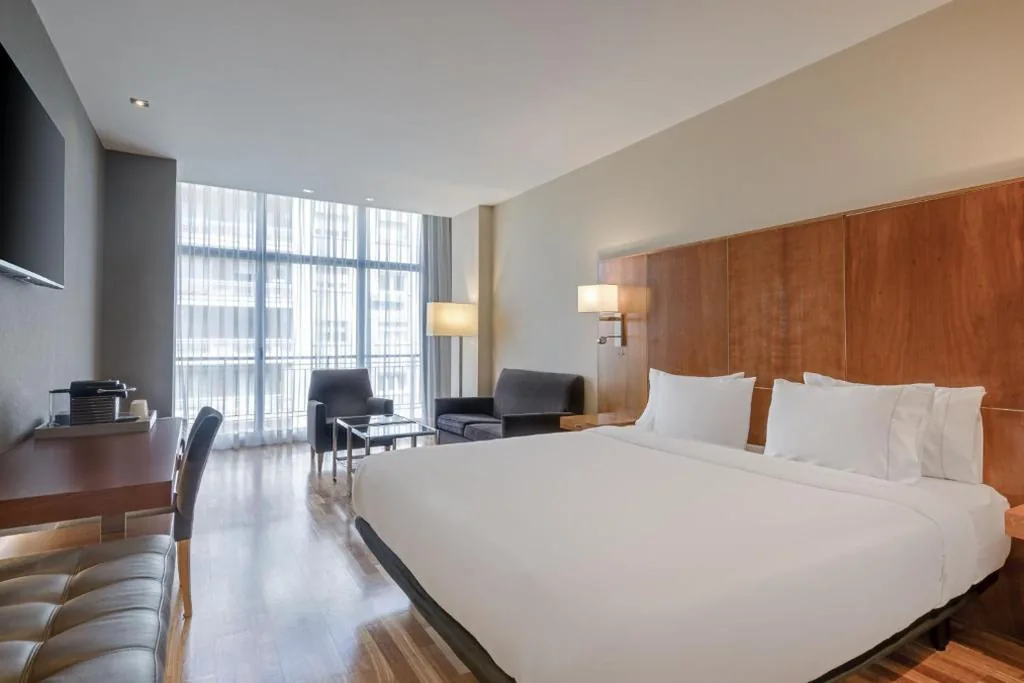 Camera Superior con letto king-size — AC Hotel Aitana by Marriott